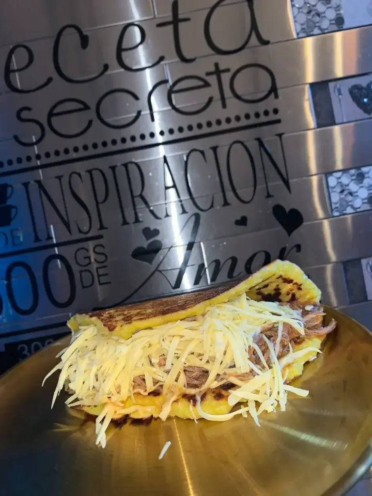 Cachapa Carne Desmechada