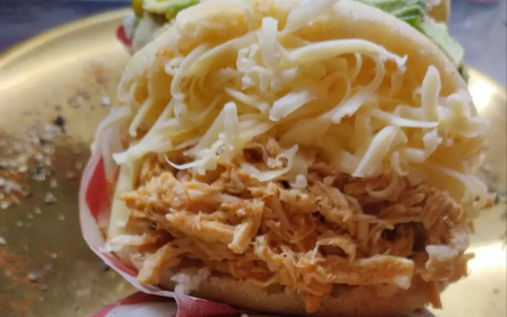 Arepa Catira(Pollo y Queso) archivar